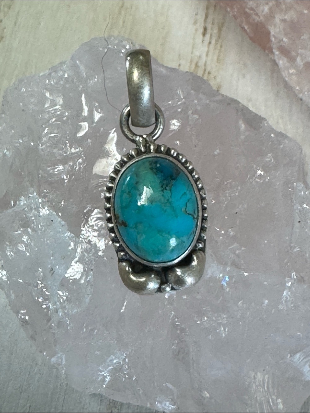 Kingman Mojave Turquoise Sterling Silver Oval Pendant - Blue Stone